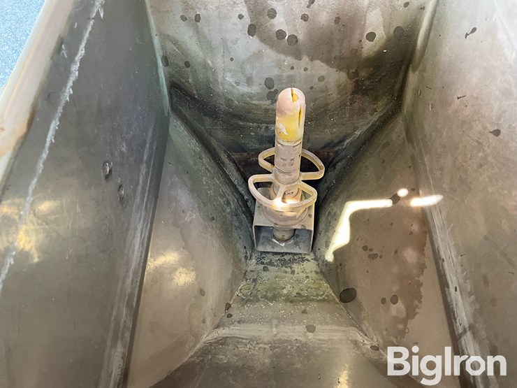 2011-john-deere-4830-image-17