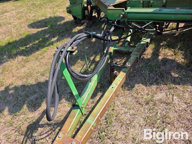 john-deere-235-image-16