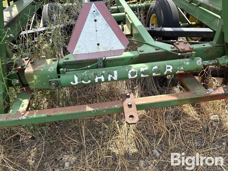 john-deere-235-image-10