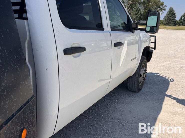 2011-chevrolet-silverado-3500-image-15