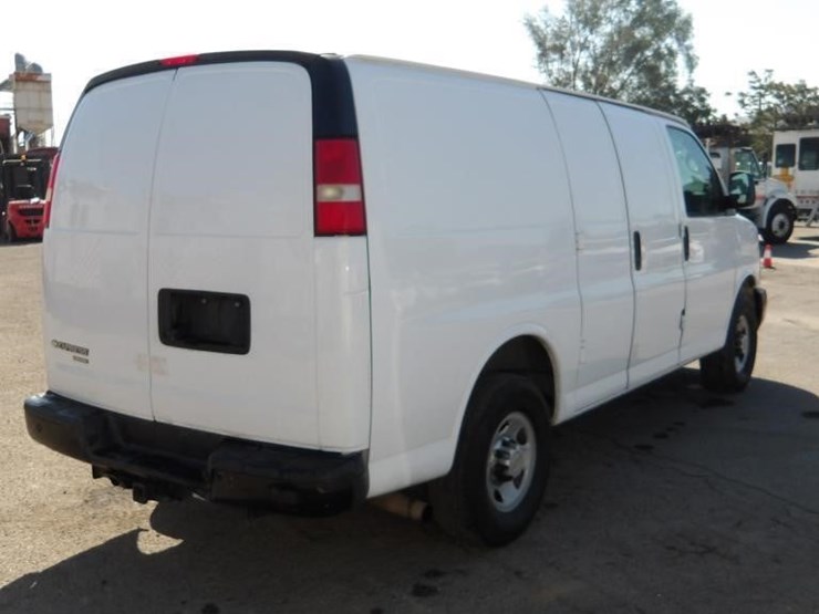 2014-chevrolet-express-3500-image-3