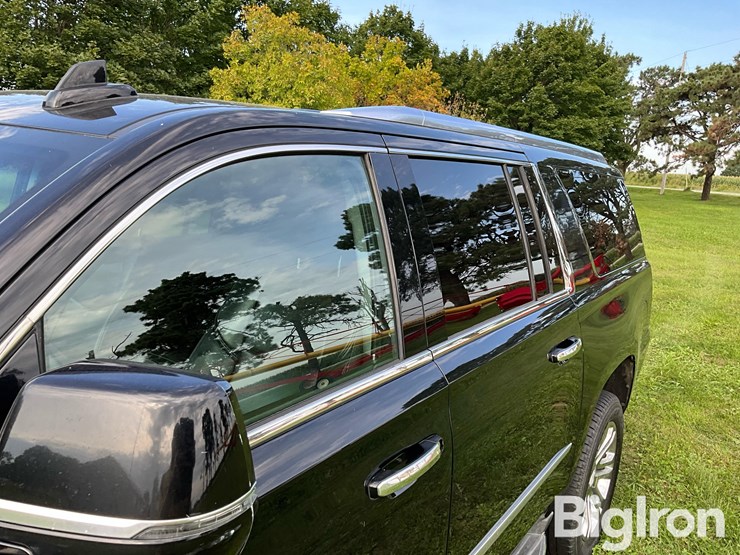 2015-cadillac-escalade-esv-image-19