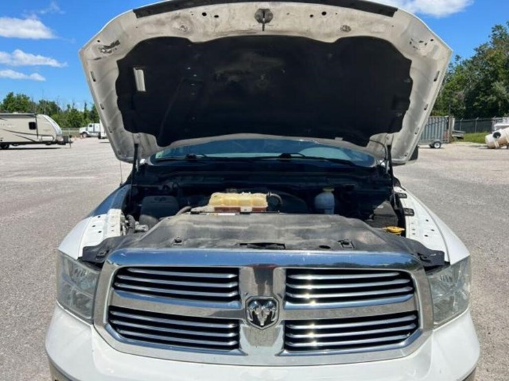2019-ram-1500-slt-image-31