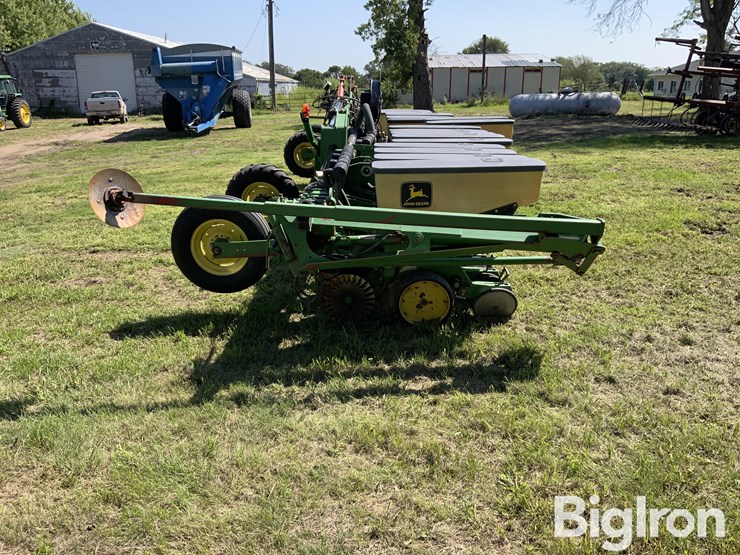 john-deere-7300-image-4