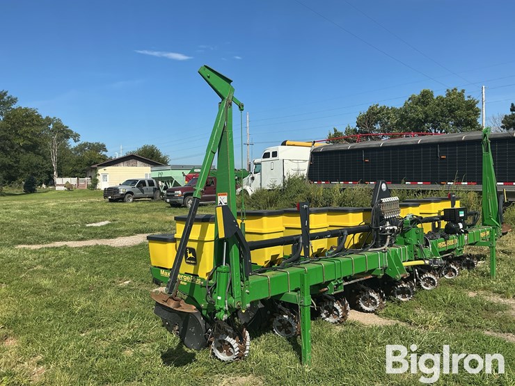 john-deere-1700-image-19