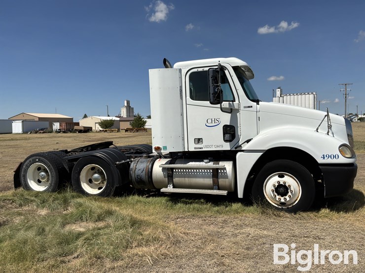 2007-freightliner-columbia-120-image-4