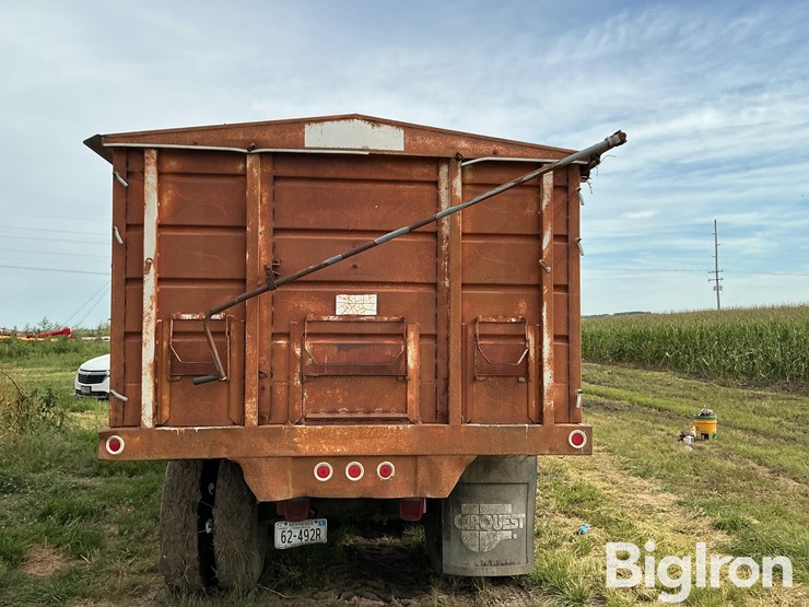 1981-ford-7000-image-12