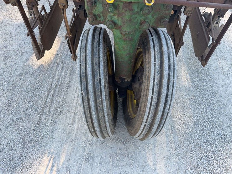 john-deere-b-image-11