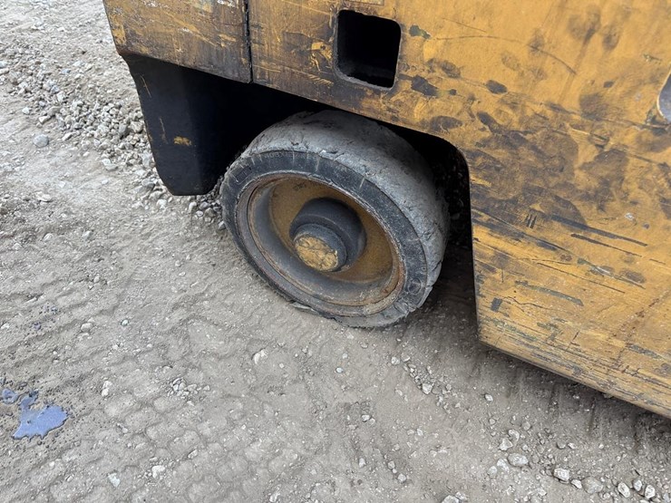 caterpillar-t50d-image-12