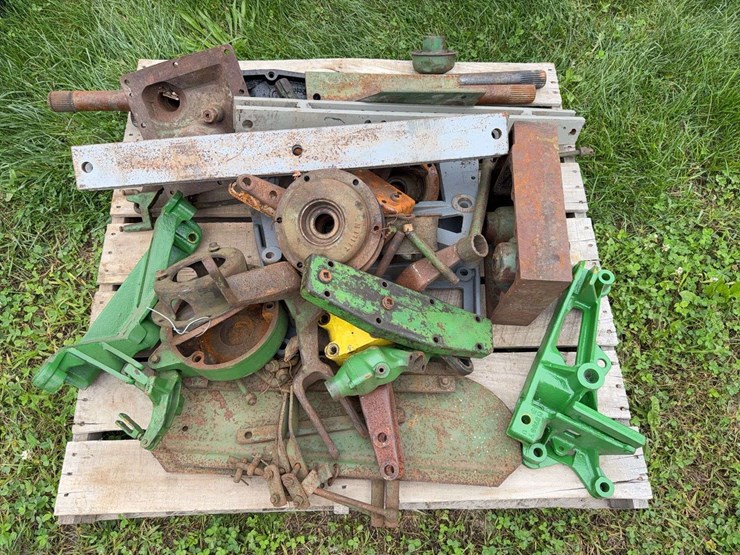 john-deere-dubuque-assorted-parts-image-1