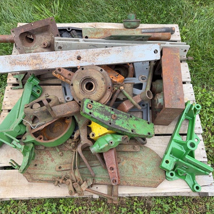 John Deere Dubuque Assorted Parts