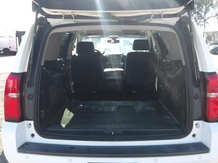 2015-chevrolet-tahoe-image-15