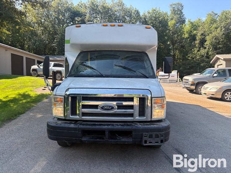 2010-ford-e450-image-2