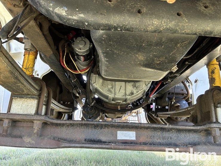 1999-freightliner-fl70-image-13