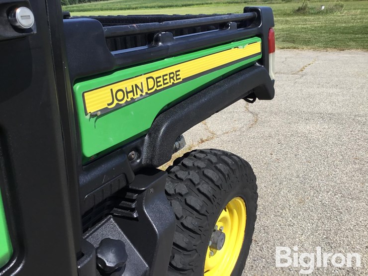 2019-john-deere-gator-image-17