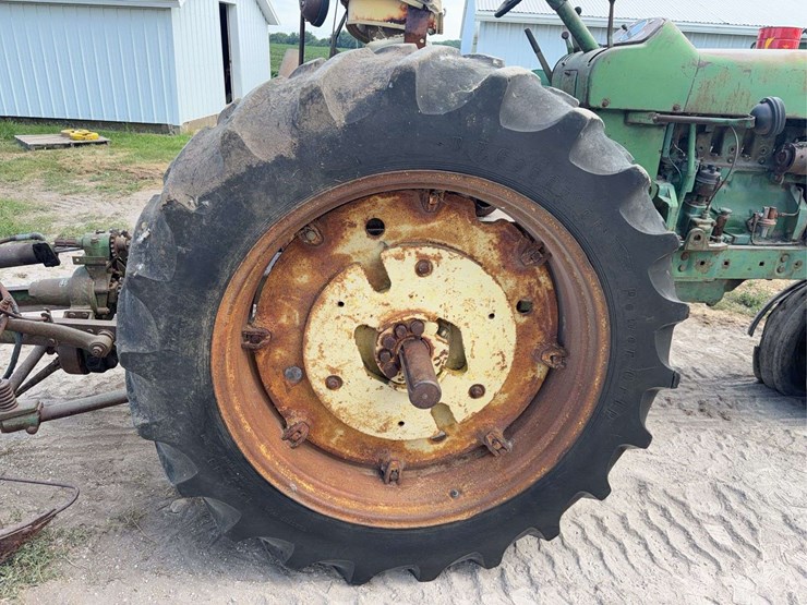 john-deere-3010-image-16