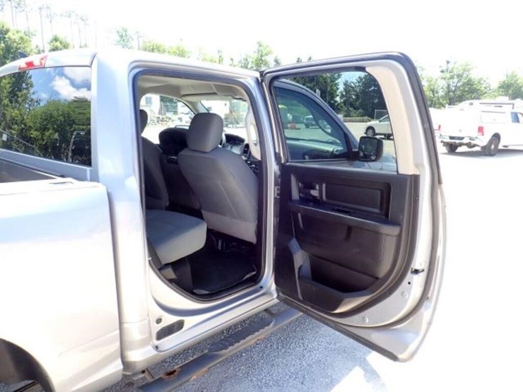 2019-dodge-1500-image-30
