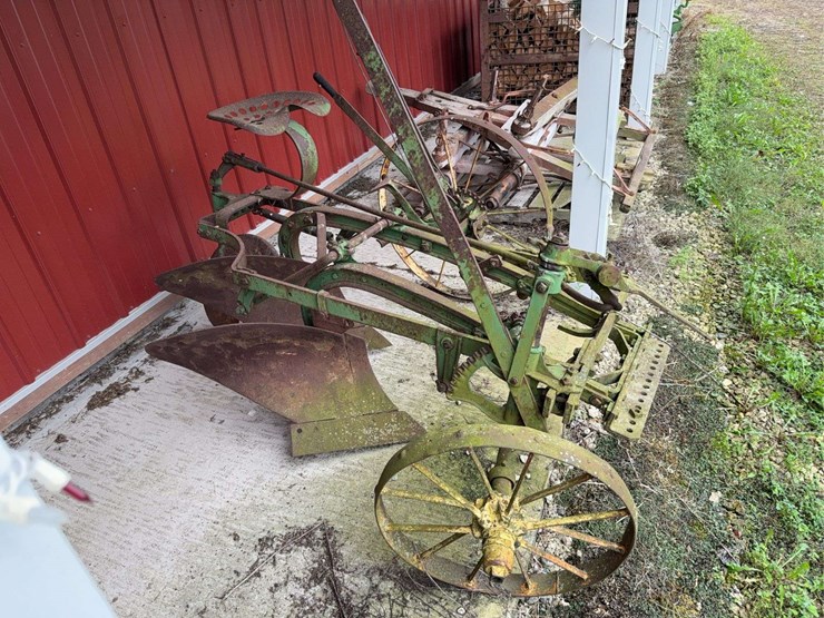 john-deere-horse-drawn-plow-image-1