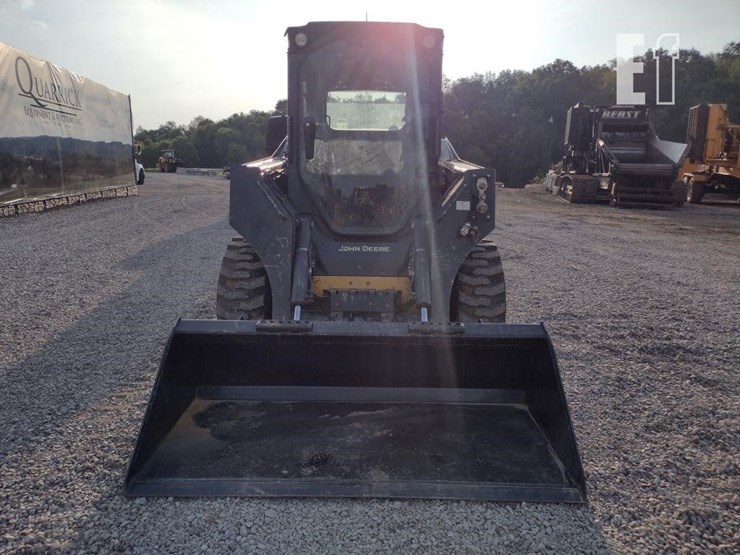 2019-deere-324g-image-2