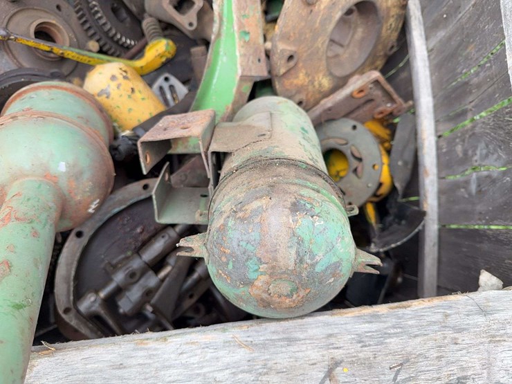john-deere-dubuque-transmission-&-air-cleaner-parts-image-4