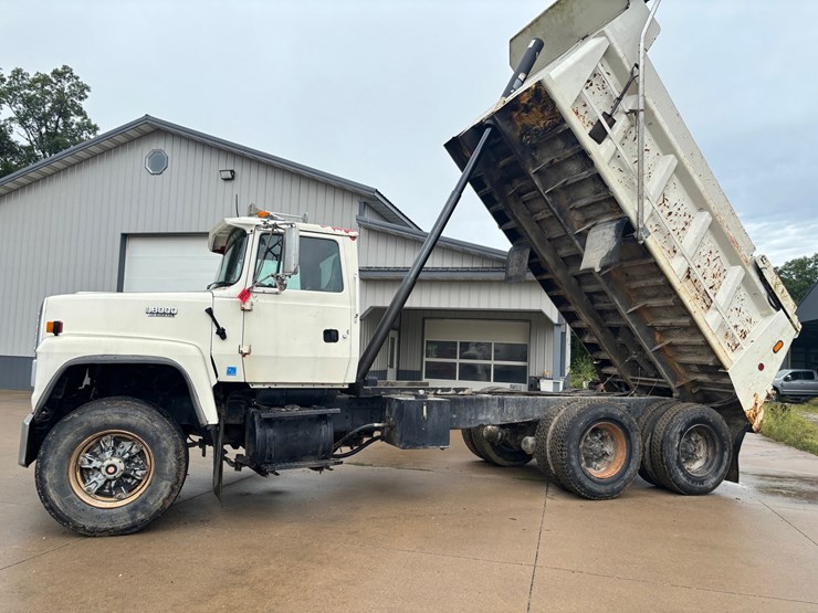 1994-ford-l8000-image-8
