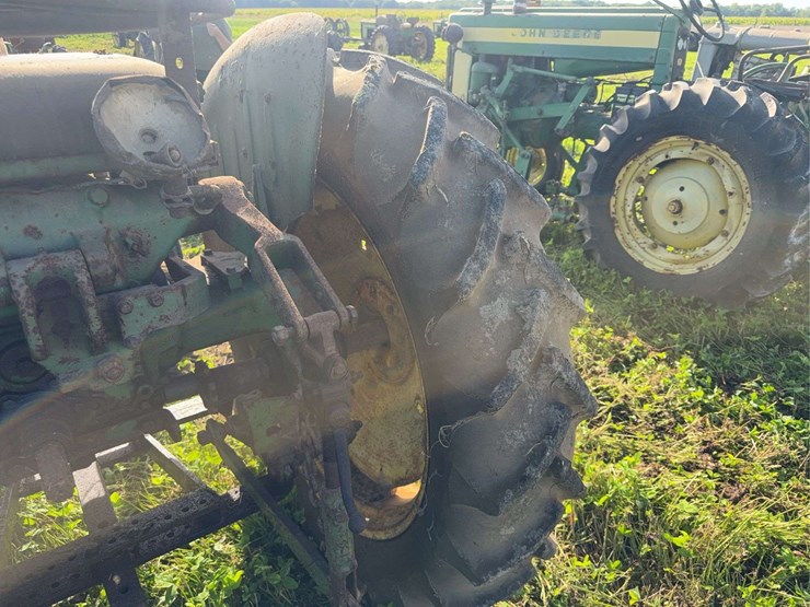 john-deere-320v-slant-steer-image-12