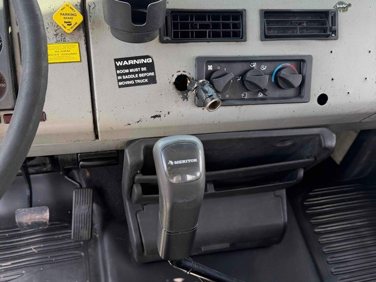 2000-freightliner-fl112-image-27