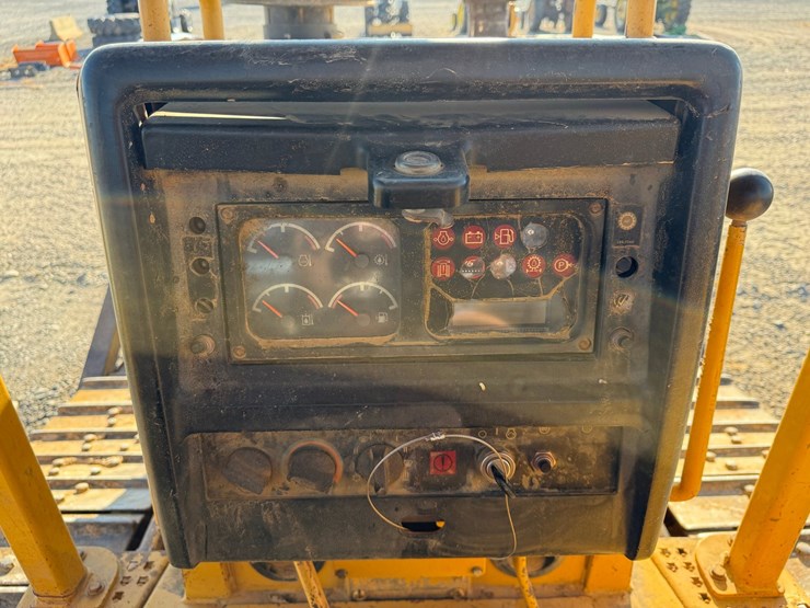 caterpillar-d6m-image-38