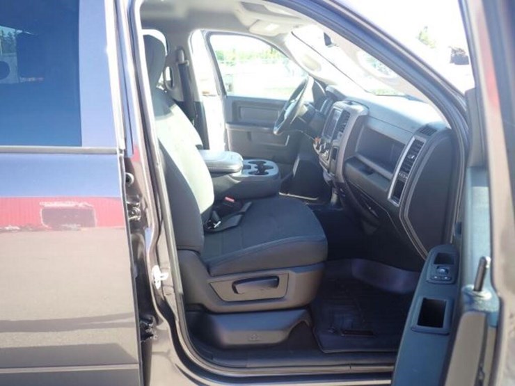2019-dodge-1500-image-37