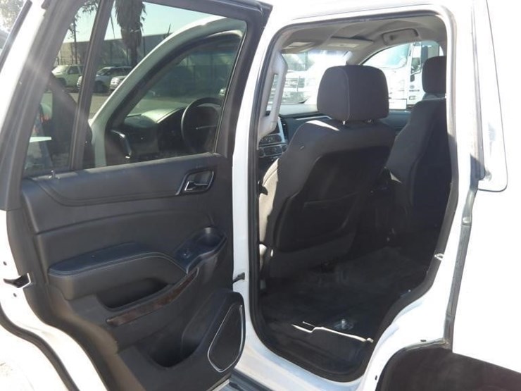 2015-chevrolet-tahoe-image-16