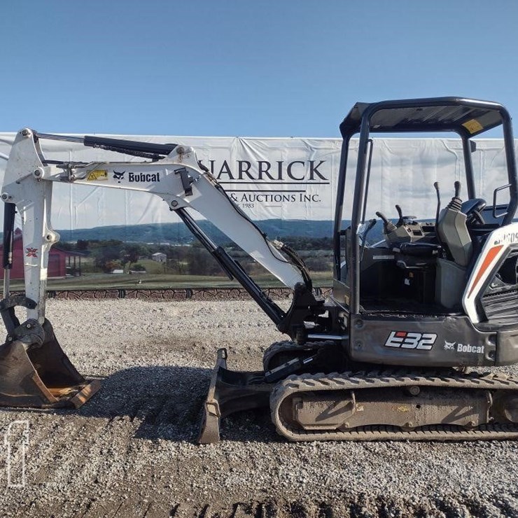 BOBCAT E32