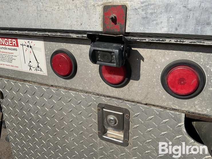 2013-peterbilt-348-image-19