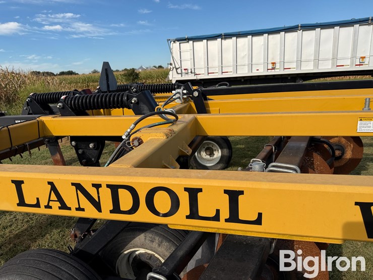 2011-landoll-2217-7-30-image-15