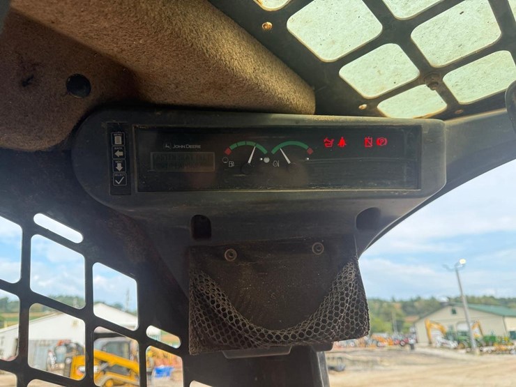 2020-deere-333g-image-23