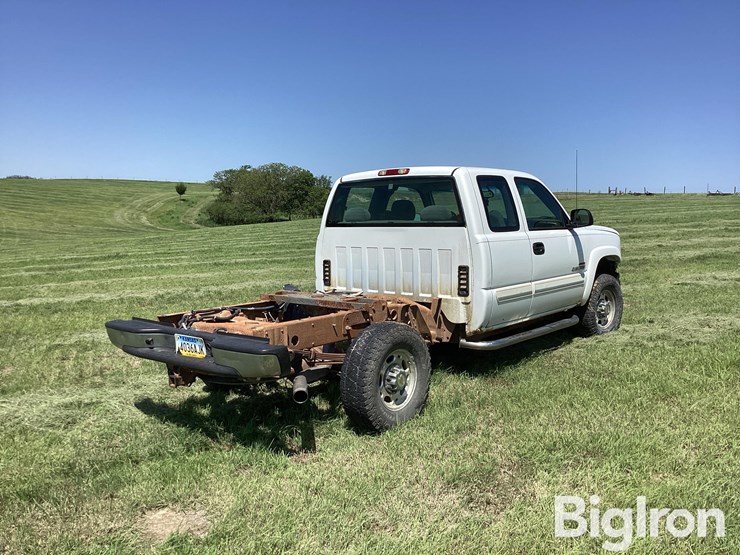 2004-chevrolet-silverado-2500-image-5