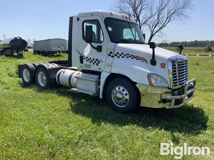 2012-freightliner-cascadia-125-image-3