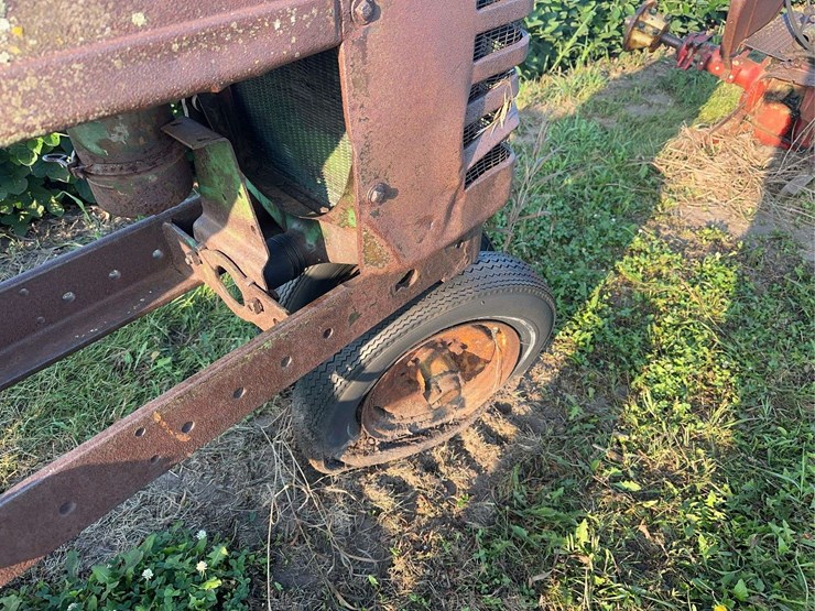 john-deere-b-image-13