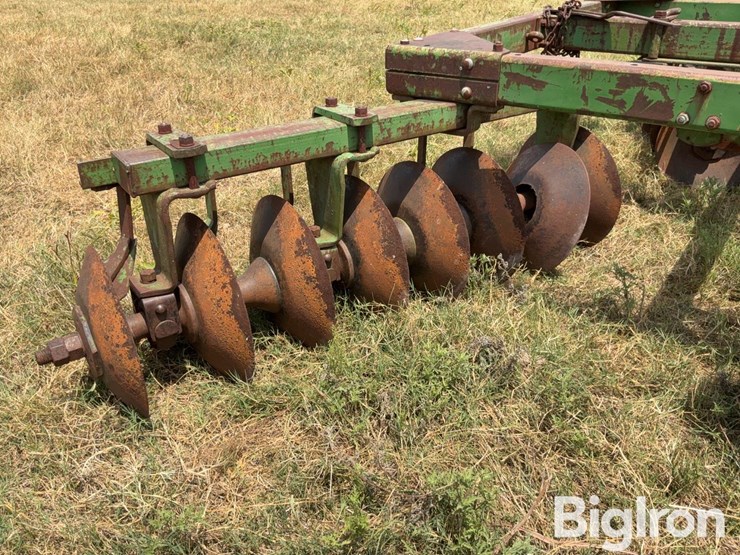 john-deere-12-image-13