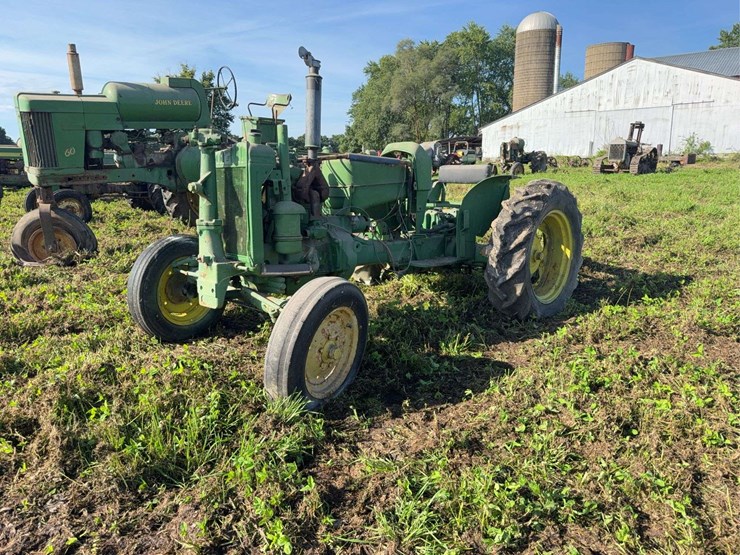 john-deere-330-image-1