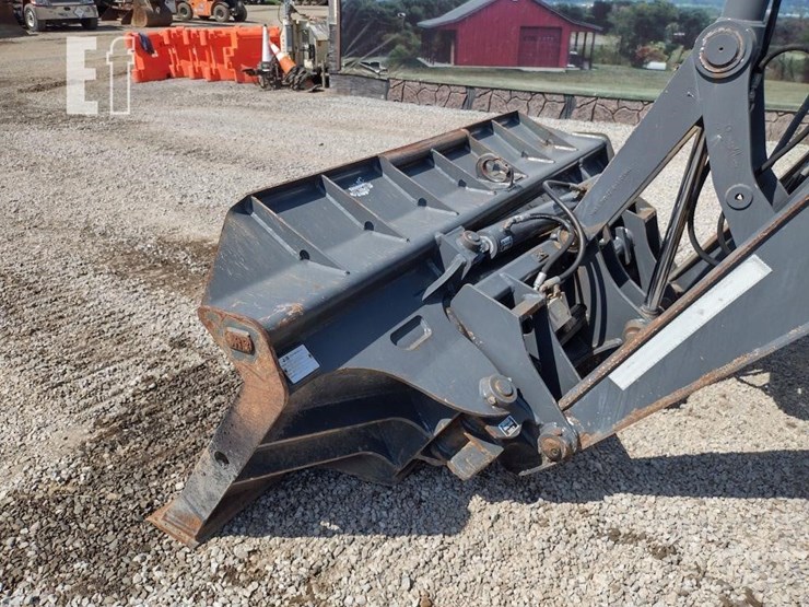 2010-deere-310sj-image-27