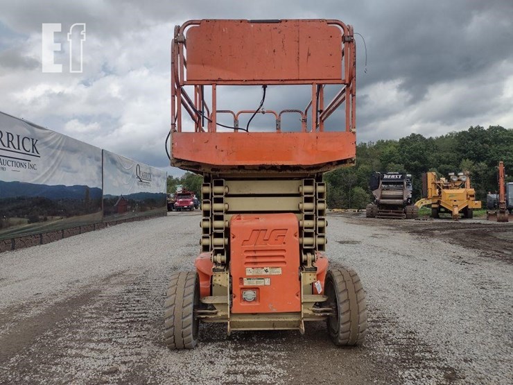 2010-jlg-4069le-image-2
