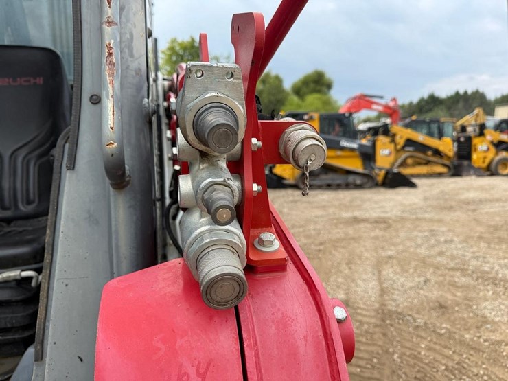 2020-takeuchi-tl8-image-11
