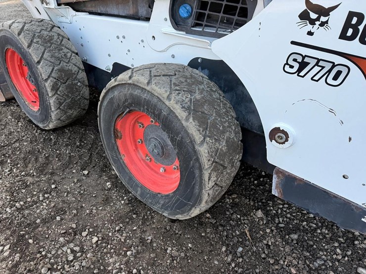 2023-bobcat-s770-image-15