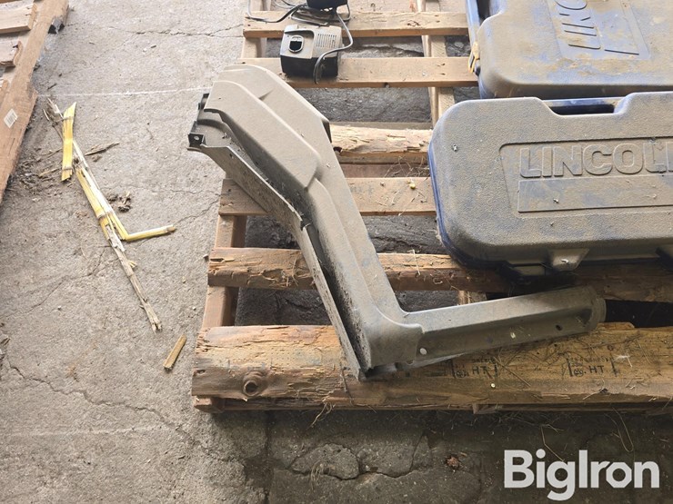 john-deere-gator-image-12