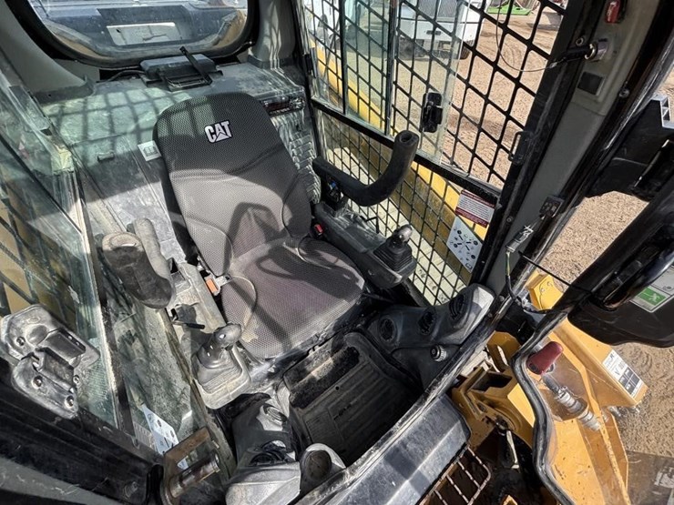 2021-caterpillar-299d3-image-23