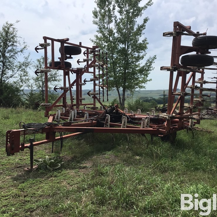 Wil-Rich Field Cultivator