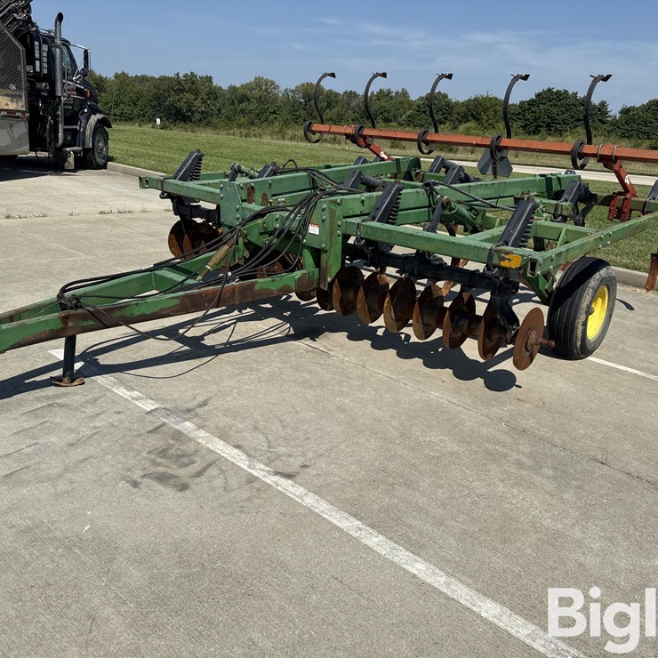 JOHN DEERE 714