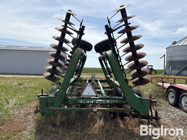 john-deere-235-image-6