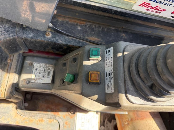 2005-takeuchi-tl140-image-24
