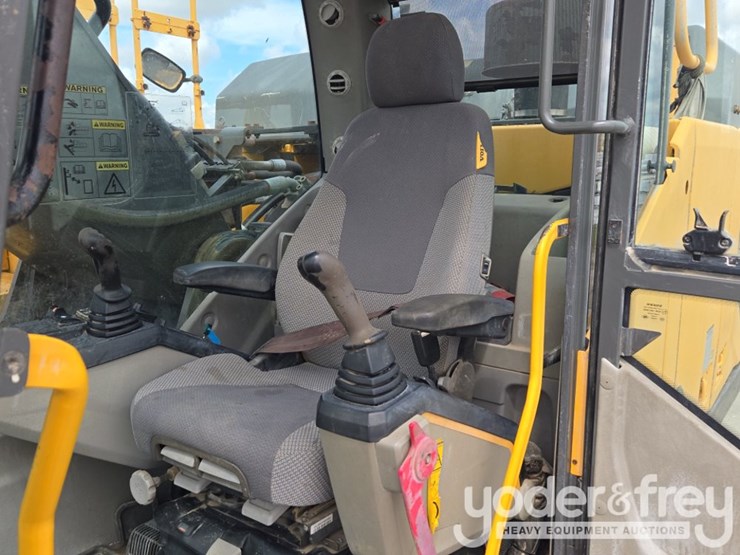 2015-volvo-ec350el-image-68